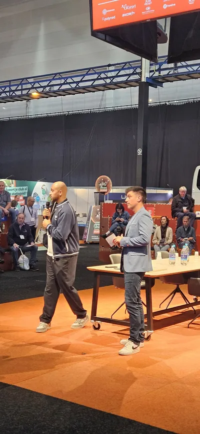 Glenn Martin presenteert op de Nationale Sport Vakbeurs